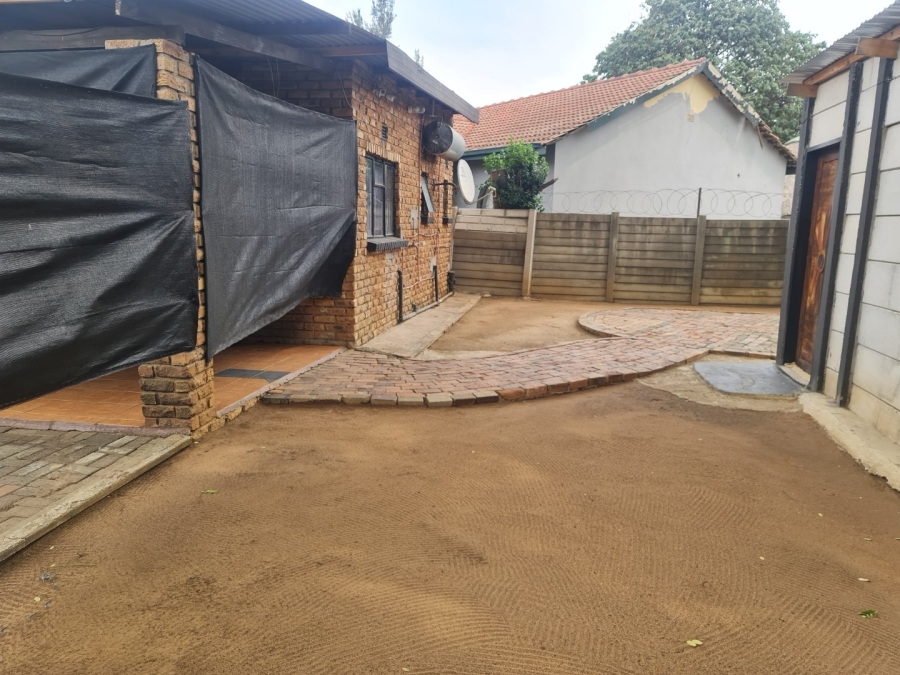 2 Bedroom Property for Sale in Oos Einde North West